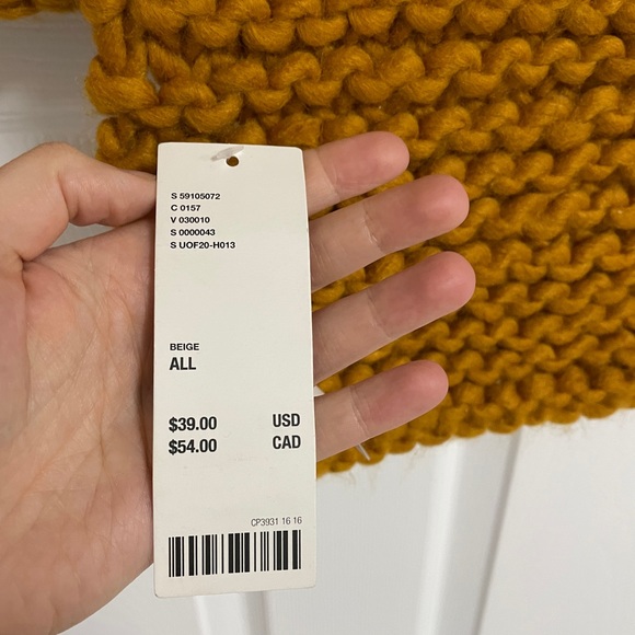 Urban Outfitters Clara chunky knit scarf. - Picture 3 of 7